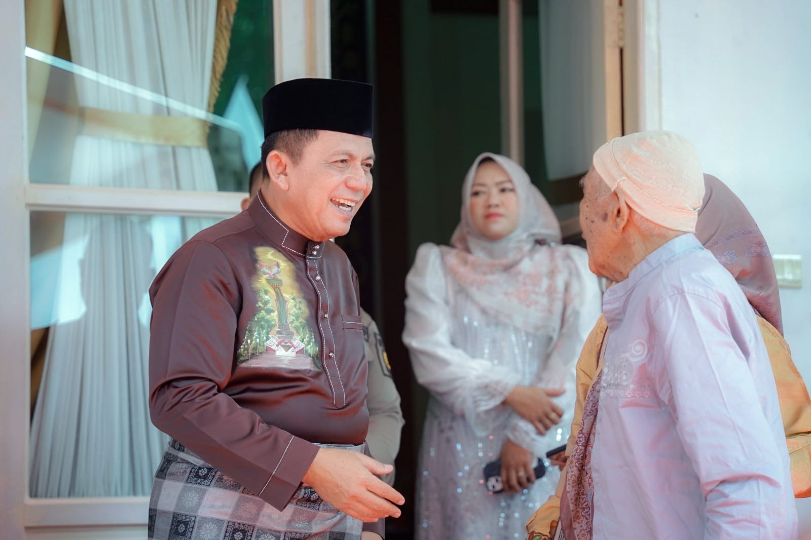 Open House Idul Fitri Hari ke-2, Gubernur Ansar Sambut Hangat Warga Kepri di Gedung Daerah