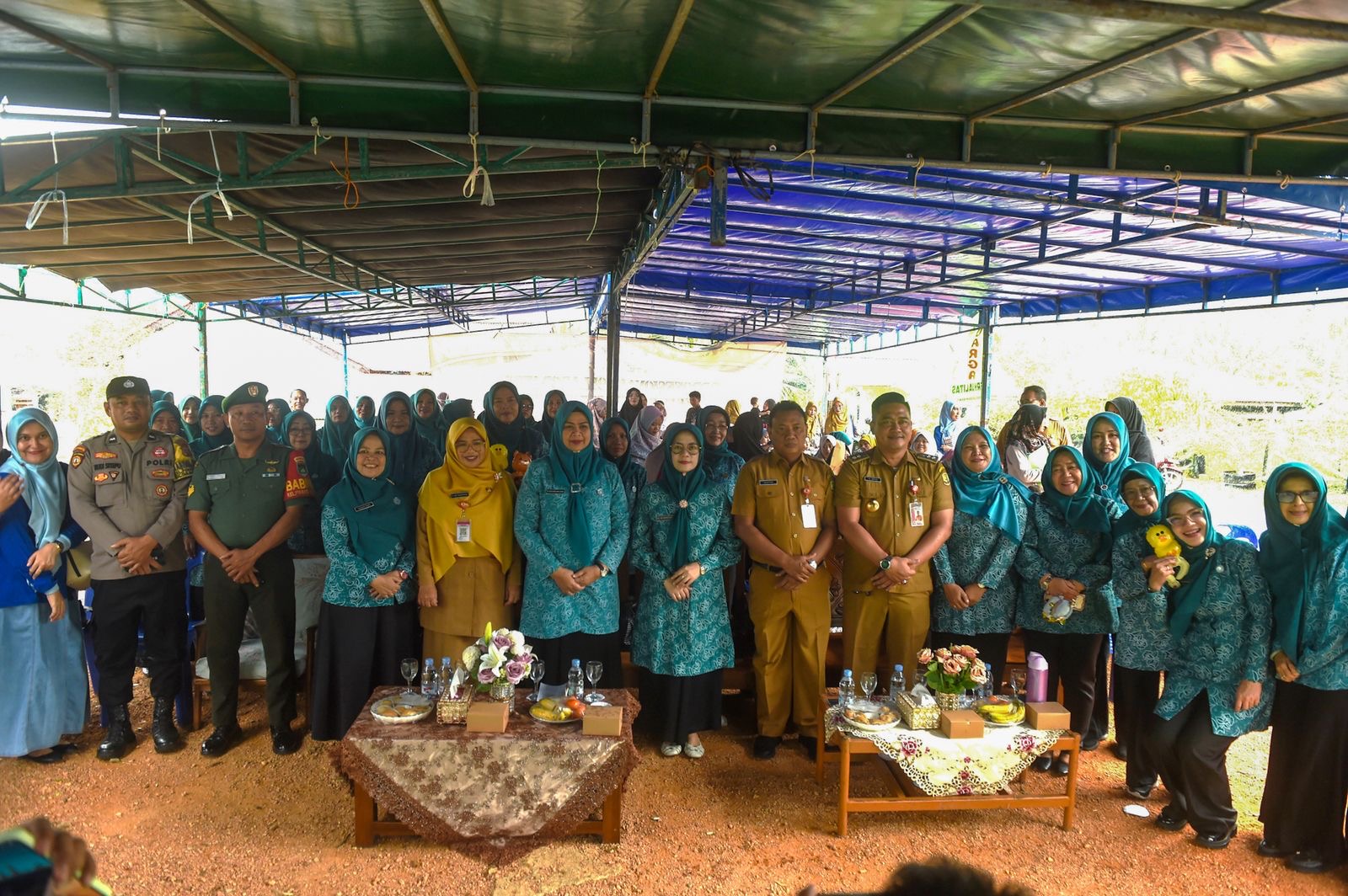 Ketua TP-PKK Kepri Dewi Kumalasari Ansar Serahkan Paket Pencegahan Stunting di Kampung KB Abyaksa