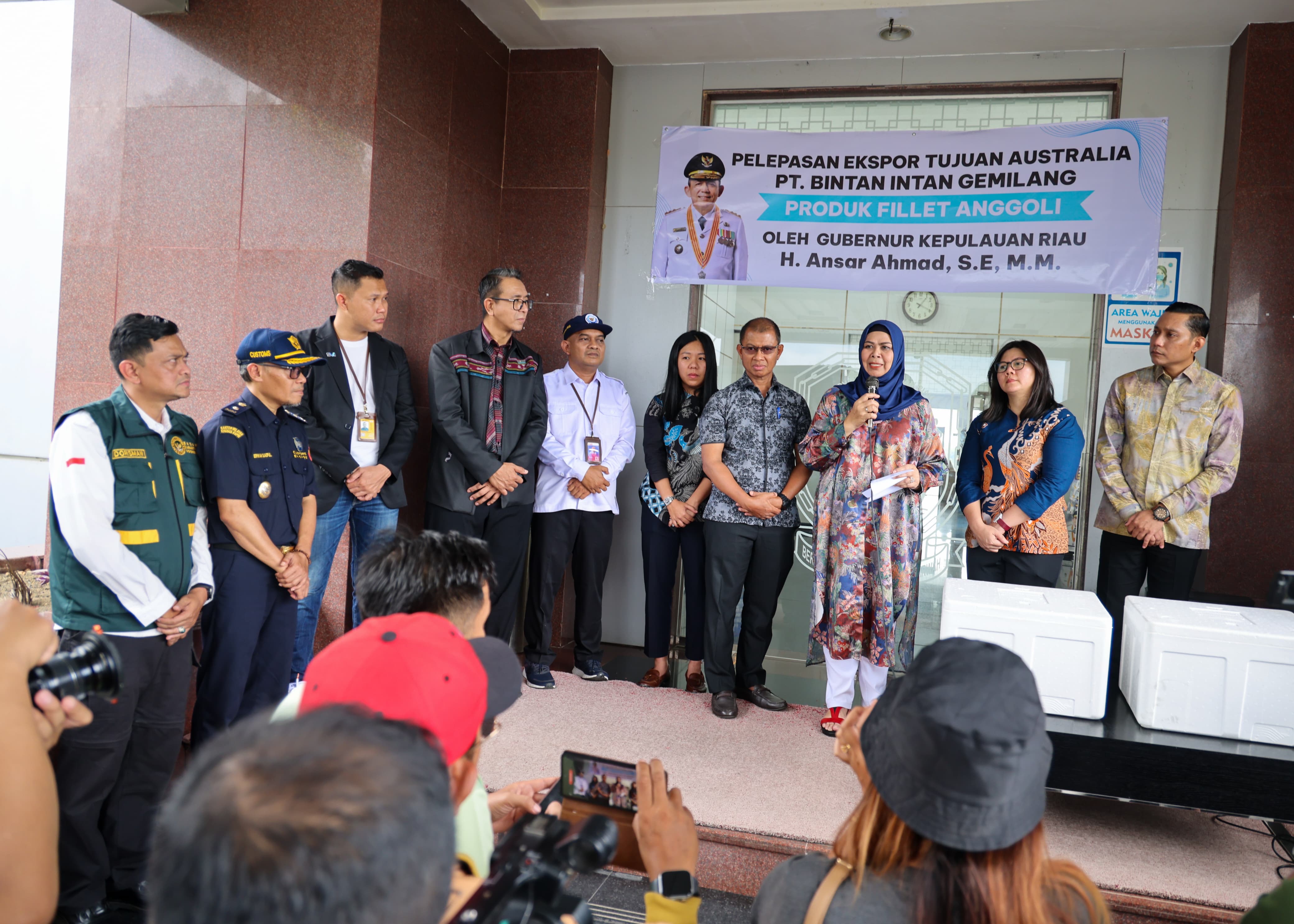 Ketua TP PKK Kepri Lepas Ekspor Fillet Ikan Anggoli ke Australia dari Bandara RHF