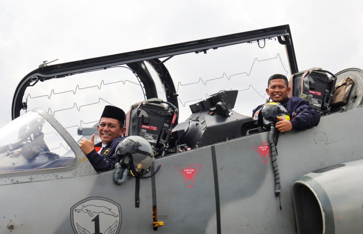 Gubernur Ansar bersama Forkopimda Sambut Kedatangan Tiga Pesawat Tempur TNI AU