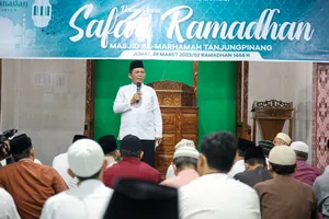 Gubernur Ansar Memulai Rangkaian Safari Ramadhan di Masjid Al-Marhamah Tanjungpinang
