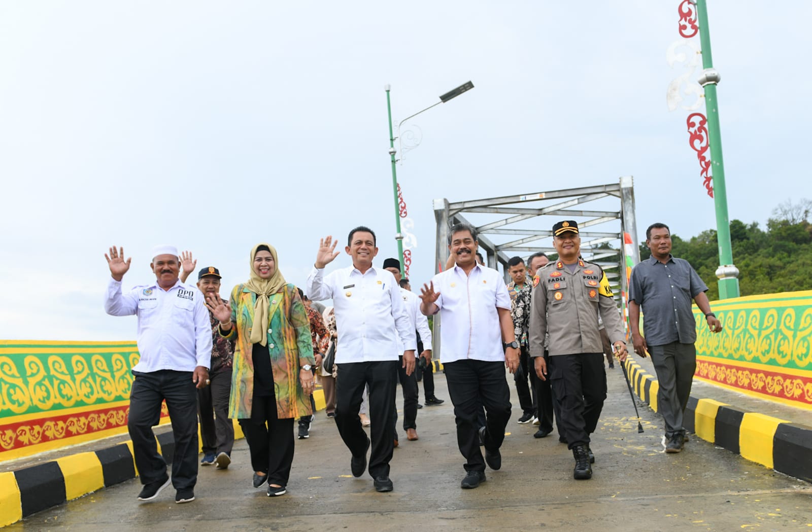 Gubernur Ansar Resmikan Jembatan Anak Emas Desa Marok Tua