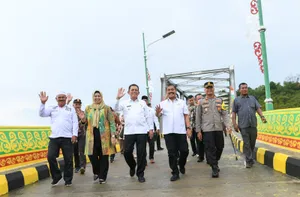 Gubernur Ansar Resmikan Jembatan Anak Emas Desa Marok Tua