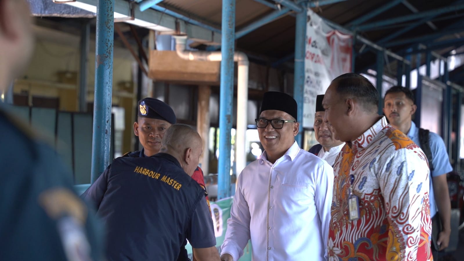 Tinjau Kesiapan Mudik dan Pangan, Wagub Nyanyang Pastikan Pelayaran Lancar dan Stok Beras Aman 3 Bulan ke Depan