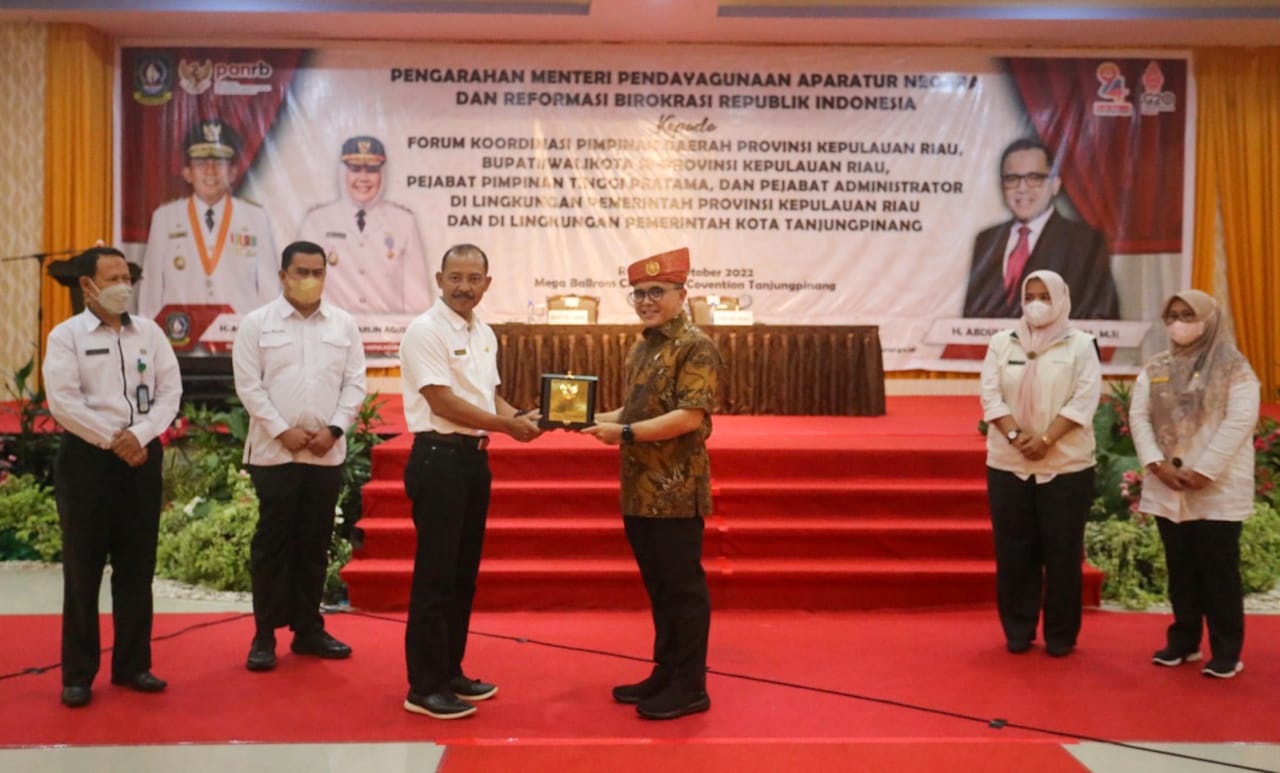 MenPAN-RB Sampaikan 3 Pesan Presiden Jokowi soal Reformasi Birokrasi saat Kunker ke Kepri