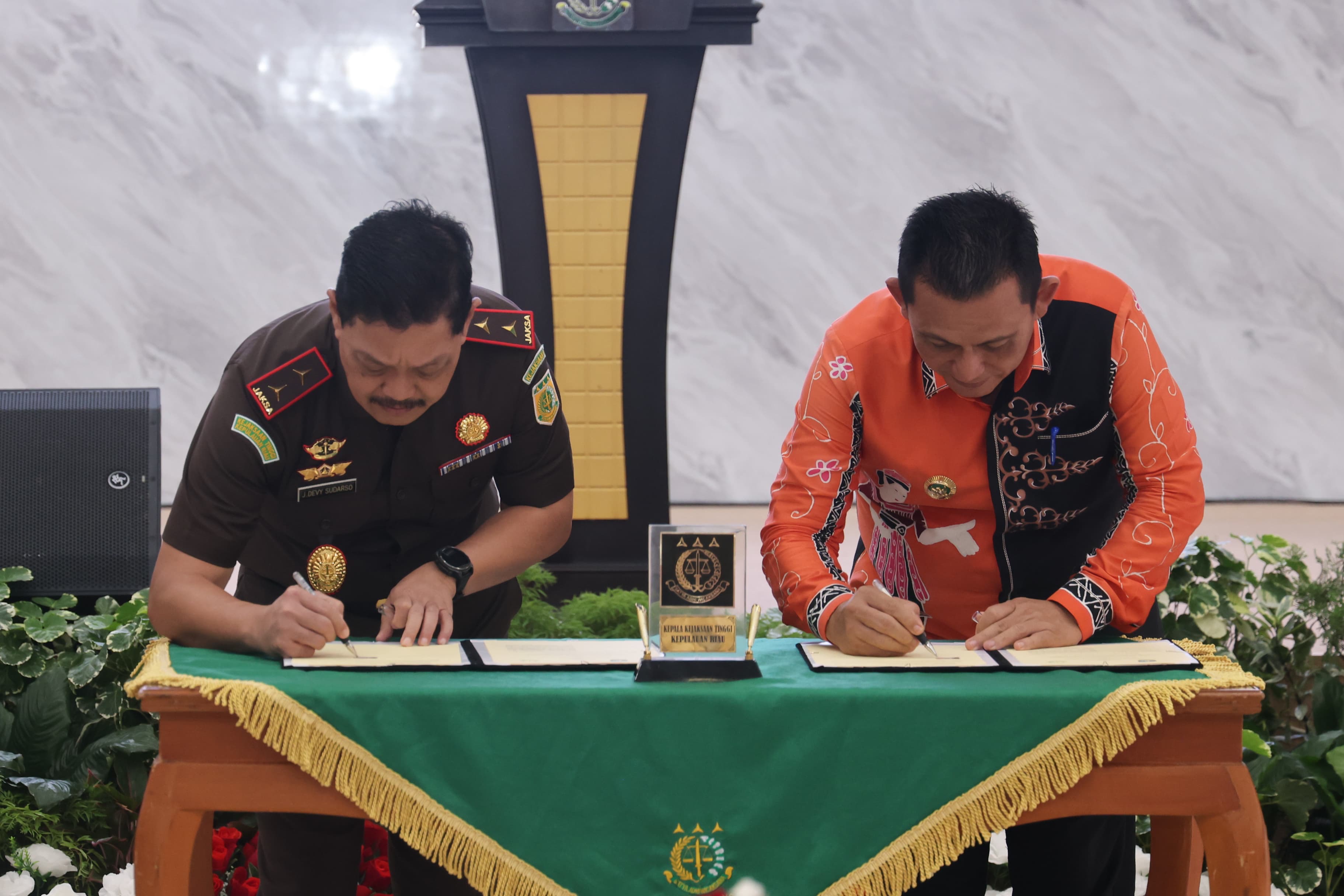 Pemprov dan Kejati Kepri Teken Nota Kesepahaman Pidana Kerja Sosial: Dorong Pemidanaan Lebih Humanis