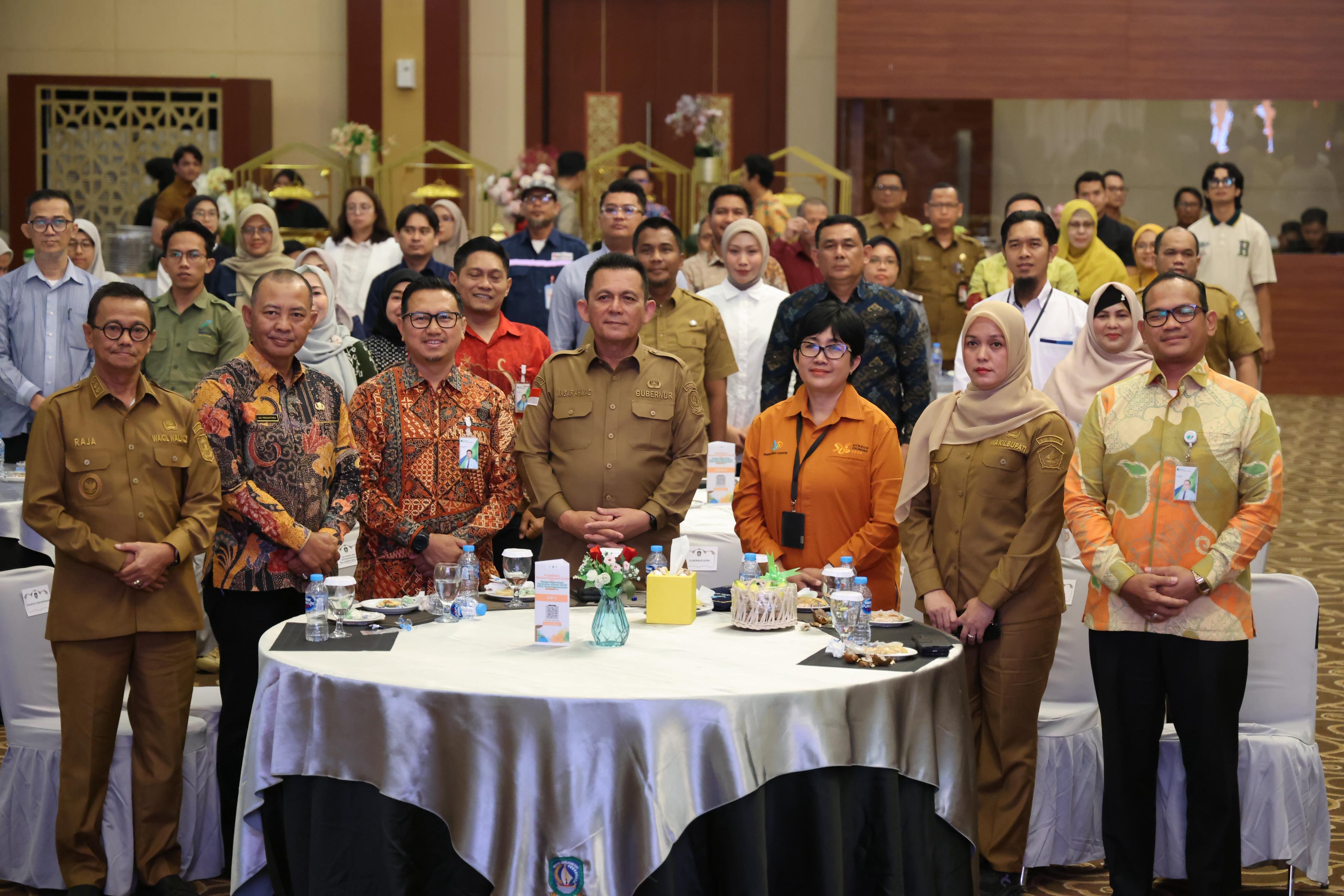 Gubernur Ansar Ahmad Serahkan Paritrana Award 2025: Dorong Perlindungan Sosial Bagi Pekerja Rentan di Kepri