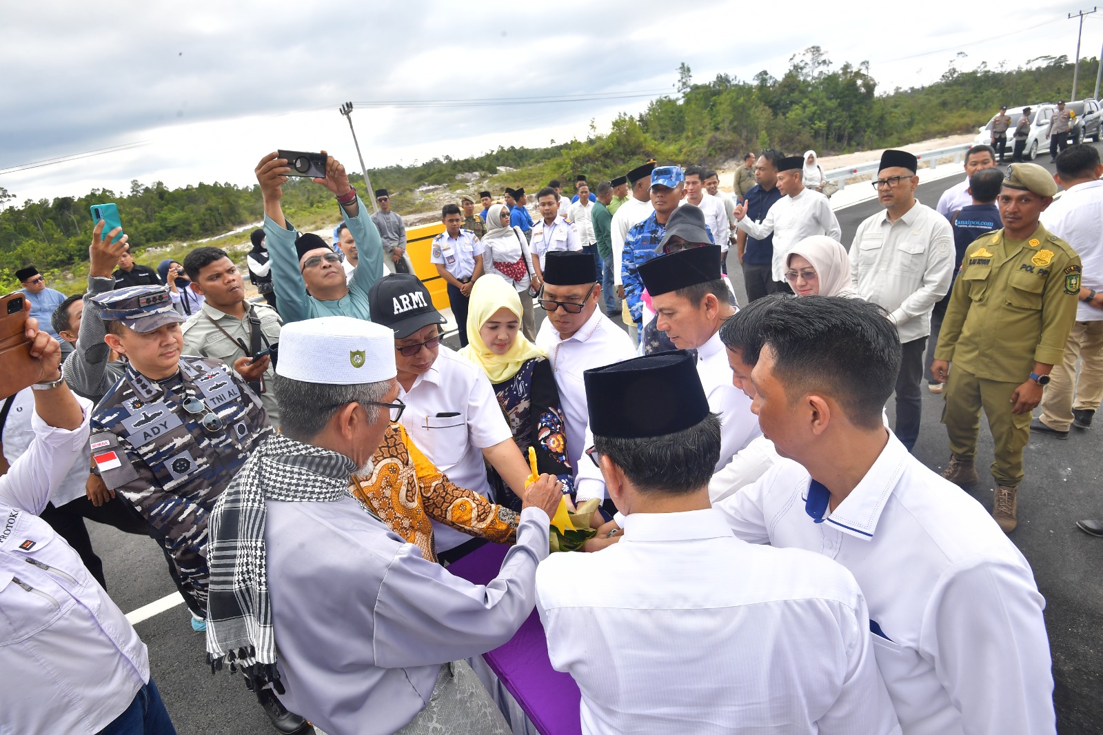 Jembatan Semala Natuna Diresmikan, Ansar Tegaskan Komitmen Konektivitas hingga Perbatasan