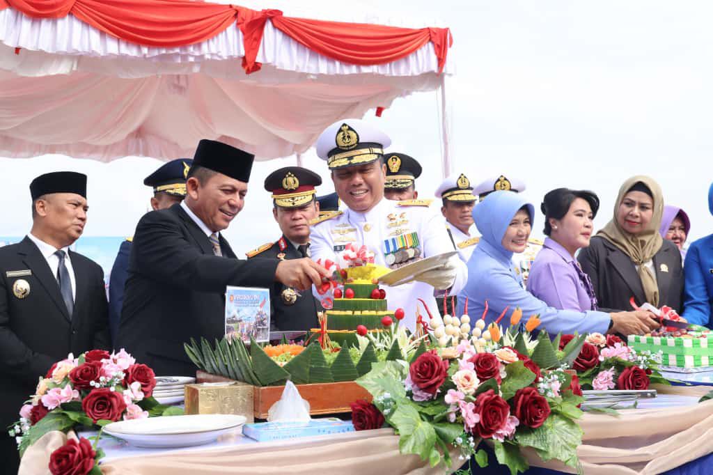 Gubernur Ansar Hadiri Upacara HUT ke-80 TNI di Tugu Sirih Tanjungpinang