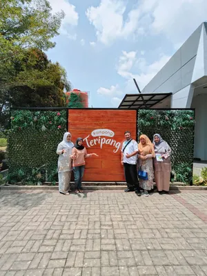 Dari Tangan Pejuang, Untuk Wisata Dunia: UPTD Instalasi Farmasi Kepri Dukung UMKM Penyintas Kanker di Kampung Teripang Trikora