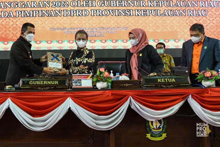 Gubernur Sampaikan Nota Keuangan dan Ranperda APBD Kepri Tahun 2022