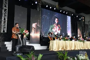 Gubernur Ansar Hadiri  Wisuda UIS Batam ke V &amp; Wisuda Politeknik Pariwisata Batam