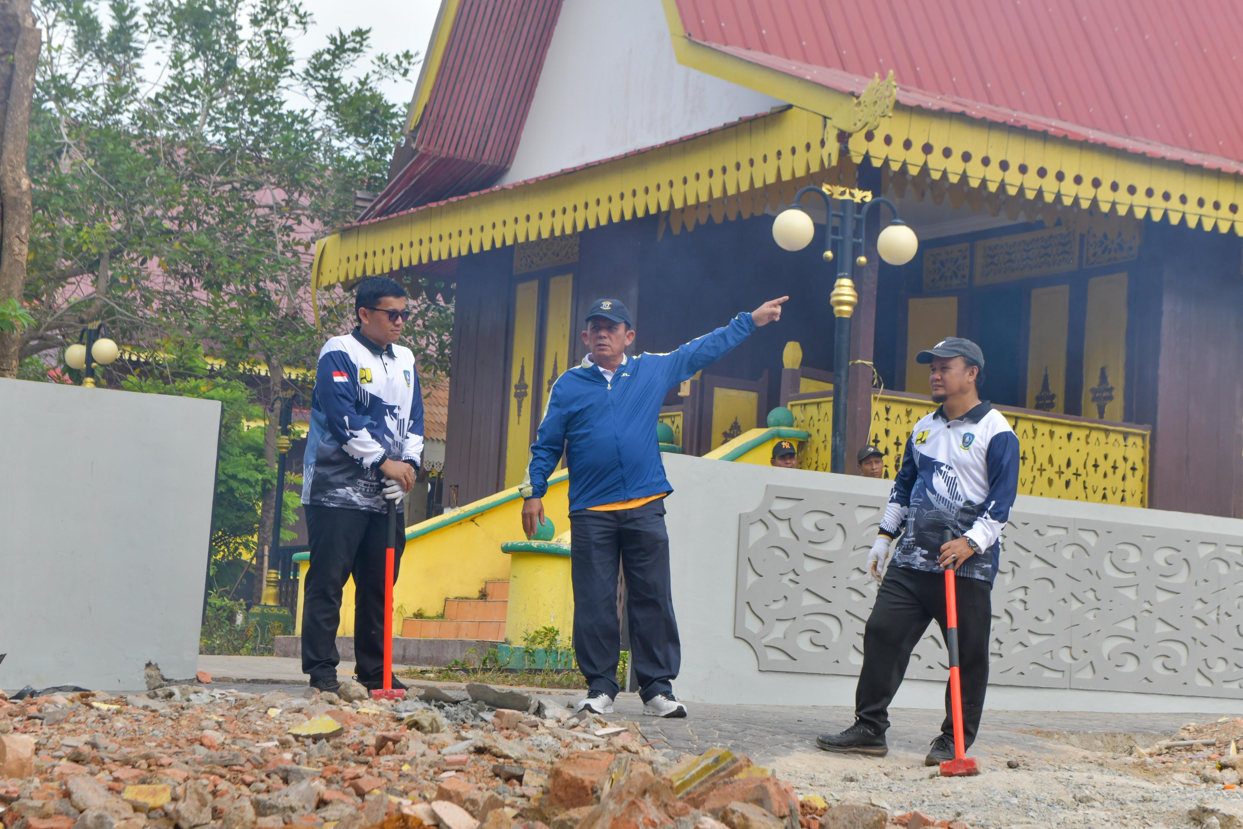 Pulau Penyengat dan Taman Gurindam 12 Dibersihkan, Gubernur Ansar Pimpin Goro