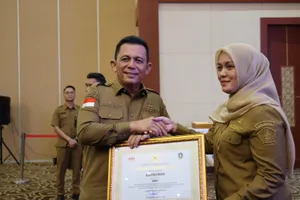 Gubernur Ansar Ahmad Serahkan Paritrana Award 2025: Dorong Perlindungan Sosial Bagi Pekerja Rentan di Kepri
