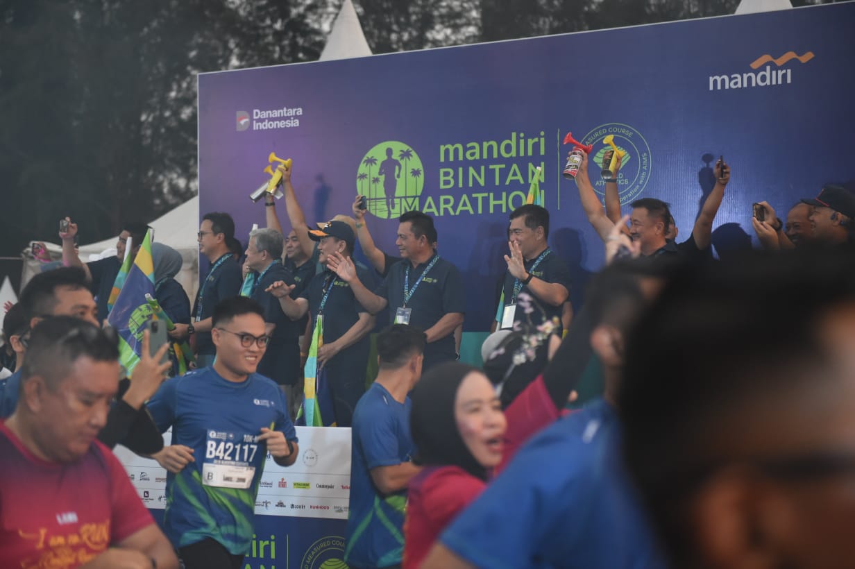 Gubernur Ansar Ahmad Lepas 3.000 Pelari dari 16 Negara di Mandiri Bintan Marathon 2025