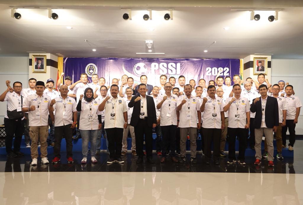 H. Ansar Ahmad Terpilih Jadi Ketua Asprov PSSI Kepri