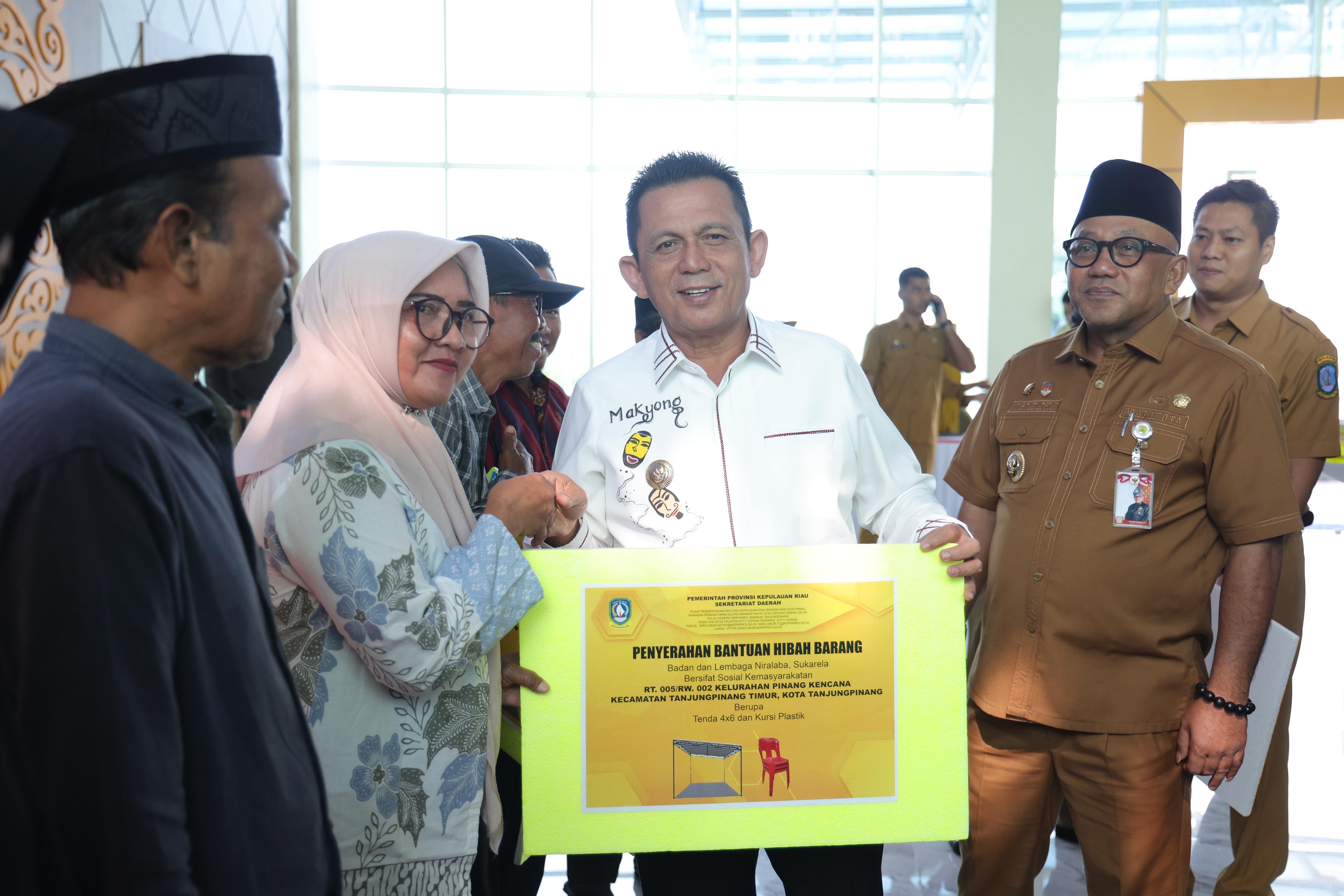 Pemprov Kepri Salurkan 21 Bantuan Hibah untuk Masyarakat, Organisasi dan Rumah Ibadah di Tanjungpinang