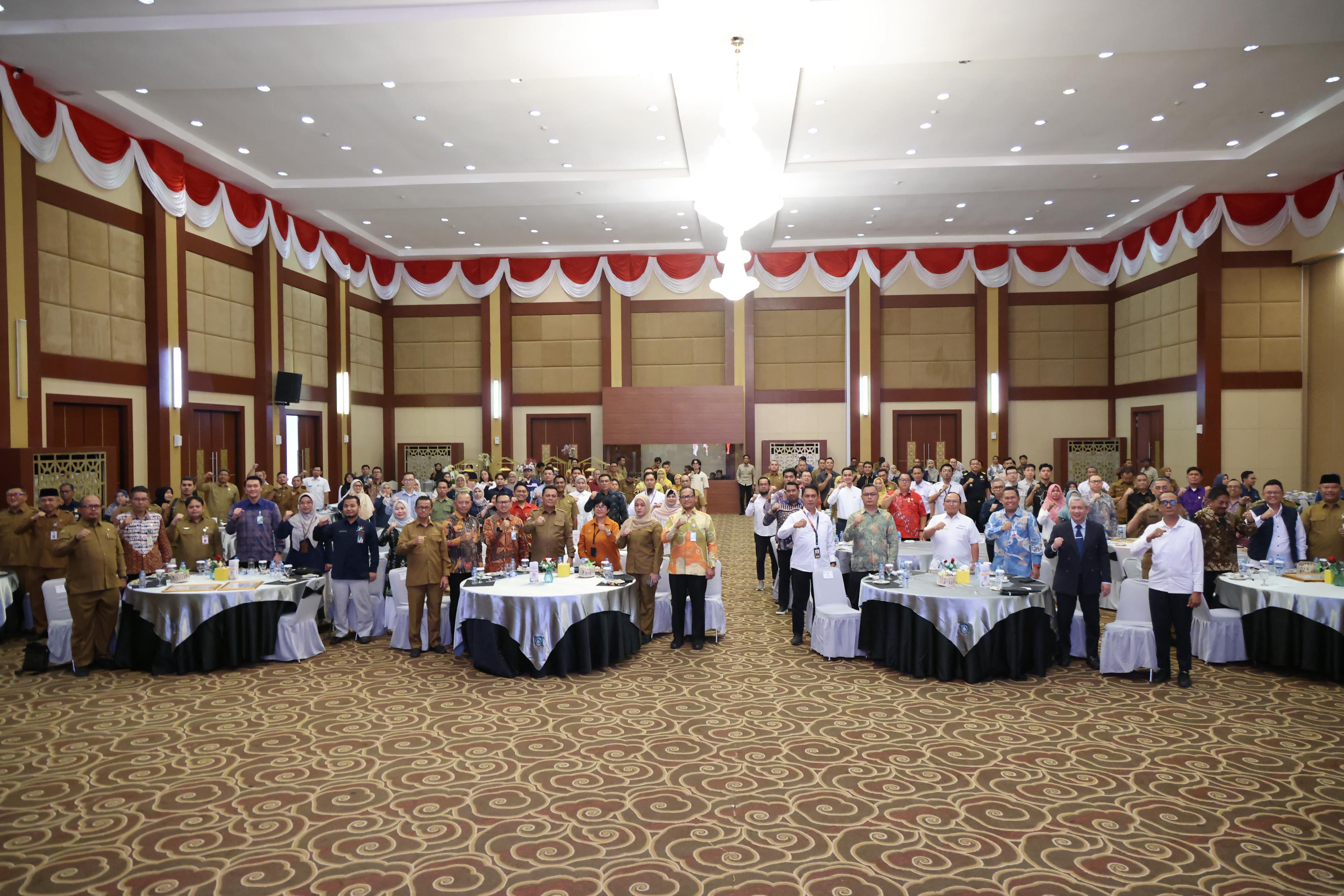 Gubernur Ansar Ahmad Serahkan Paritrana Award 2025: Dorong Perlindungan Sosial Bagi Pekerja Rentan di Kepri