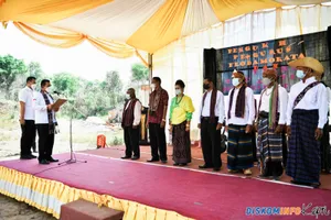 Gubernur Ansar Kukuhkan Pengurus Keluarga Besar Flobamorata Kabupaten Karimun