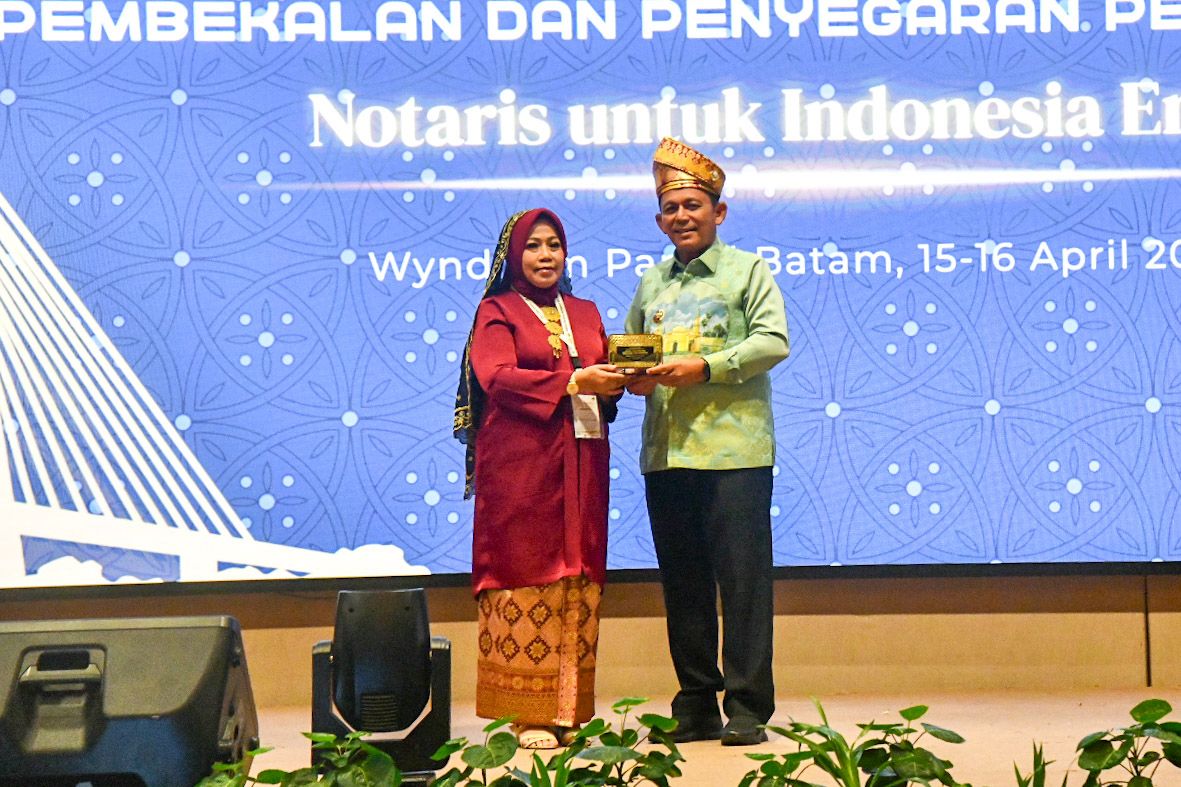 Gubernur Ansar Ahmad Hadiri Pra Kongres INI di Batam, Menteri Hukum Dorong Digitalisasi Layanan