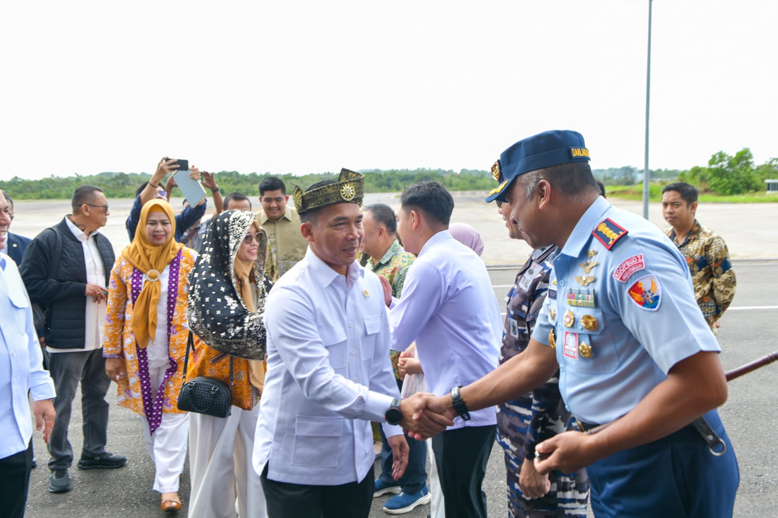 Menteri Wihaji dan Gubernur Ansar Tinjau Pelayanan KB Gratis di Puskesmas Batu X