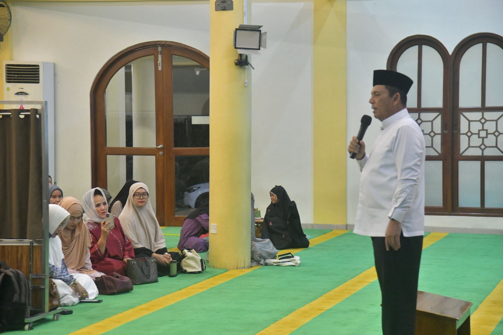 Gubernur Ansar Ajak Umat Ambil Hikmah Isra Mi’raj untuk Perkuat Iman dan Kepedulian Sosial