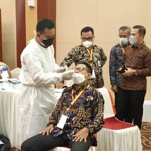 PELAKSANAAN UJI SWAB ANTIGEN KEPADA PESERTA SELEKSI JPT KEPRI