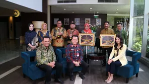 Ansar Terima Dua Penghargaan Sekaligus dari Kemendagri