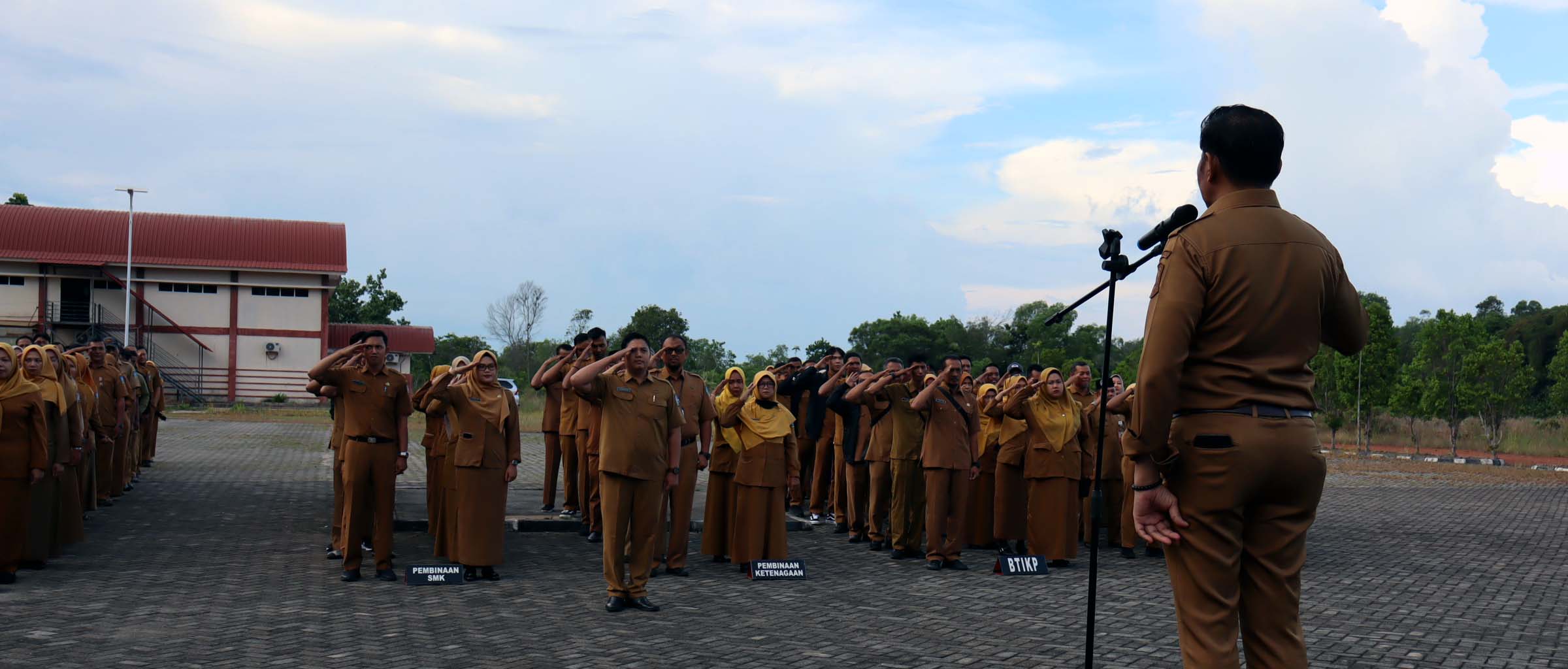 Apel Senin Pagi, Disdik Kepri Tekankan Disiplin dan Loyalitas Pegawai