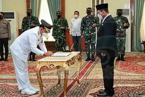 Gubernur Kepri Lantik Wawako Tanjungpinang Endang Abdullah  - Ingatkan Percepatan Pemulihan Ekonomi Tanjungpinang Di Masa Pandemi