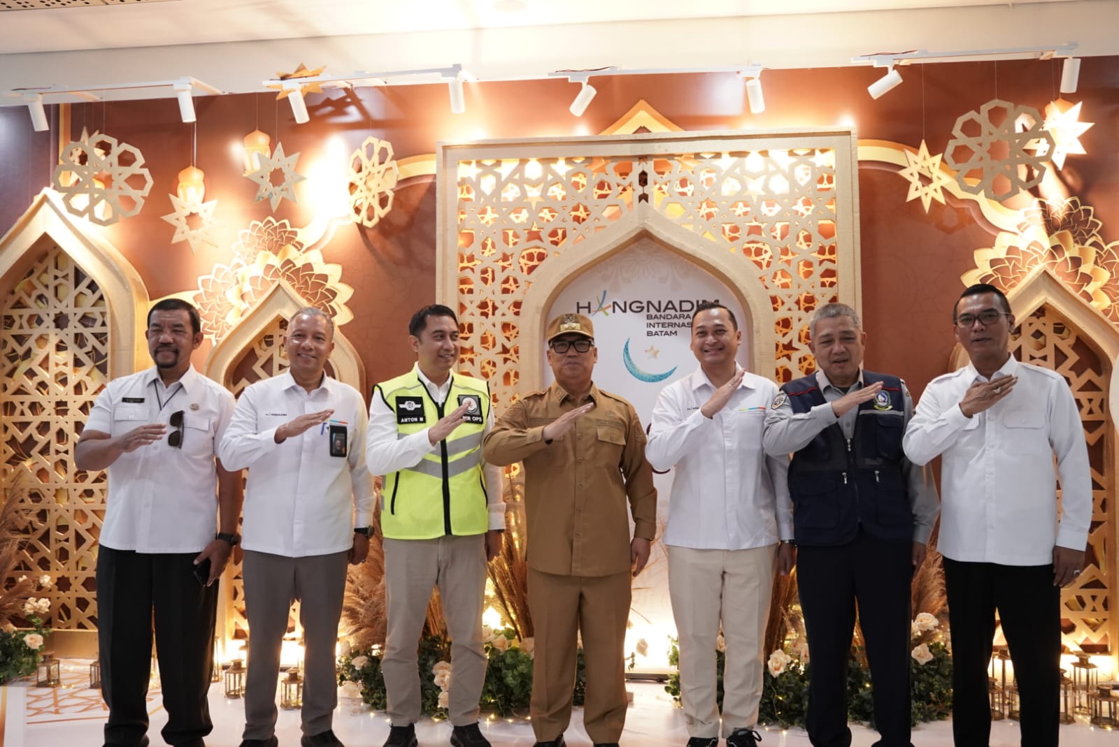 Pastikan Pelayanan Transportasi Optimal, Wagub Nyanyang Sidak Pelabuhan dan Bandara di Batam