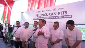 Menkop UKM Bersama Wagub Kepri Resmikan Peluncuran PLTS Koperasi Merah Putih Pulau Sembur Laut Batam