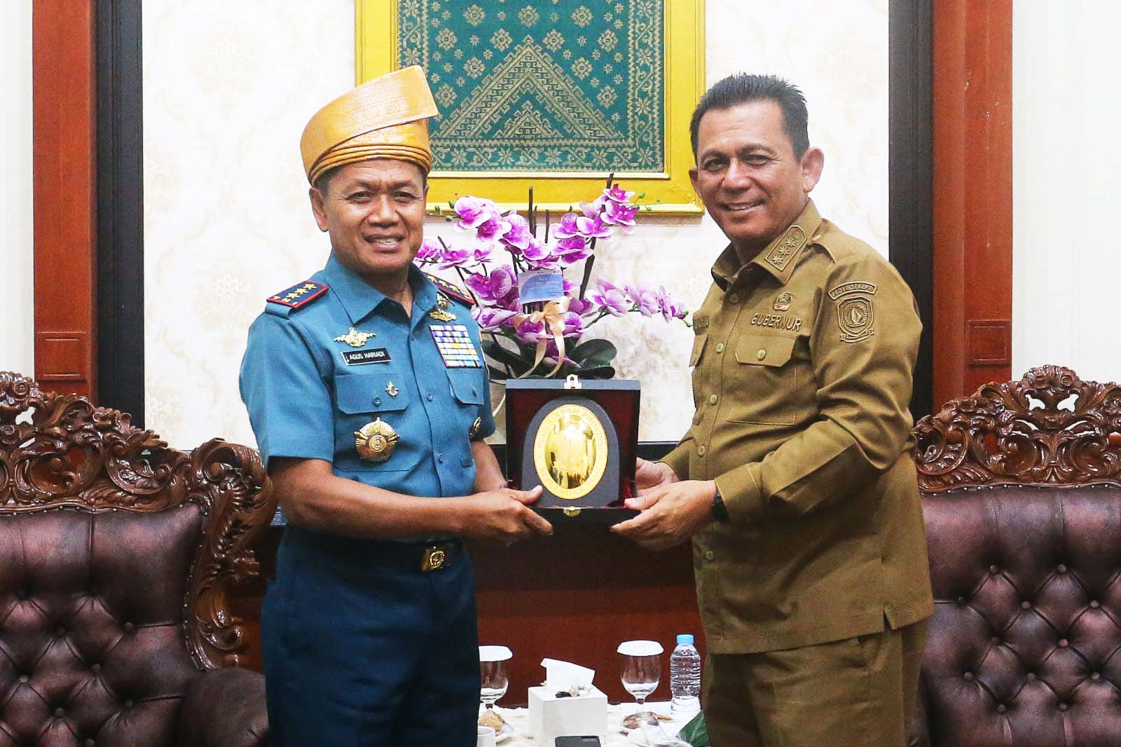 Gubernur Kepri Ansar Ahmad Silaturahmi dengan Pangkogabwilhan I Laksdya TNI Agus Hariadi