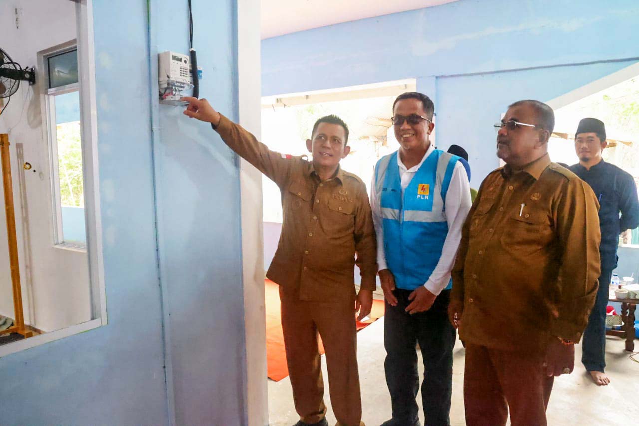 Dengan Program Kepri Terang, Masyarakat Dusun Parit Syukur & Dusun IV Sawang Laut Kini Benderang