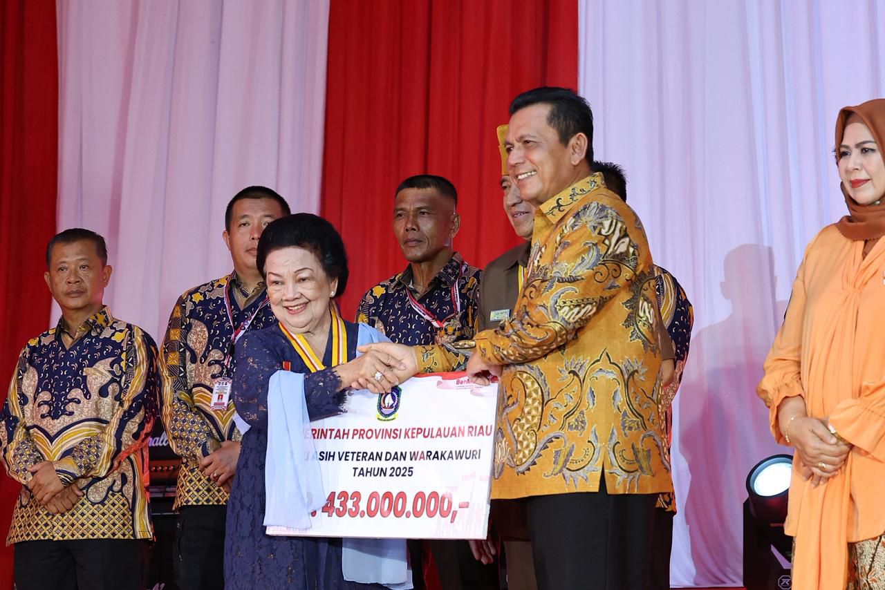 Ribuan Warga Padati Malam Ramah Tamah HUT ke-80 RI di Gedung Daerah Kepri