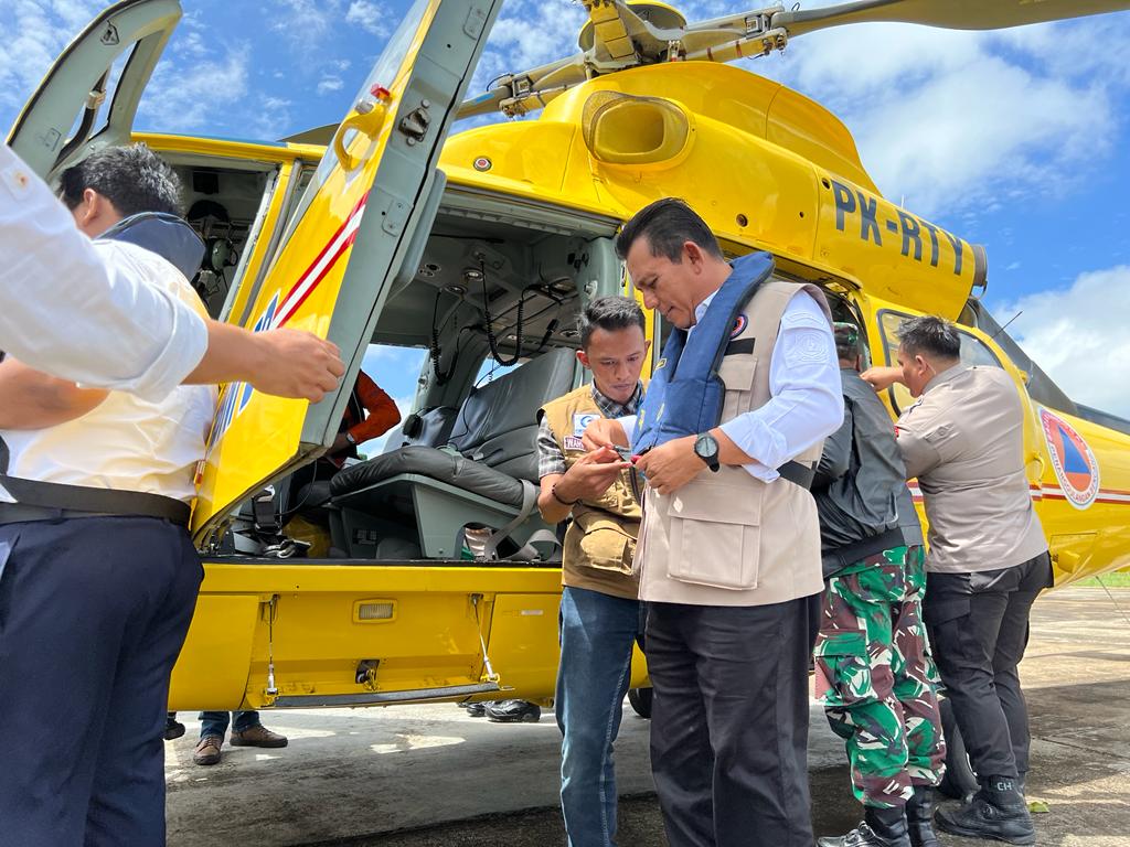 Bersama Kepala BNPB RI, Kapolda dan Danrem, Gubernur Ansar Terbang ke Serasan Menggunakan Helikopter BNPB