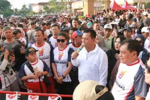 Gubernur Ansar dan Ketua Dekopin Nurdin Halid Lepas Ribuan Peserta Jalan Santai Harkopnas ke-77 di Batam