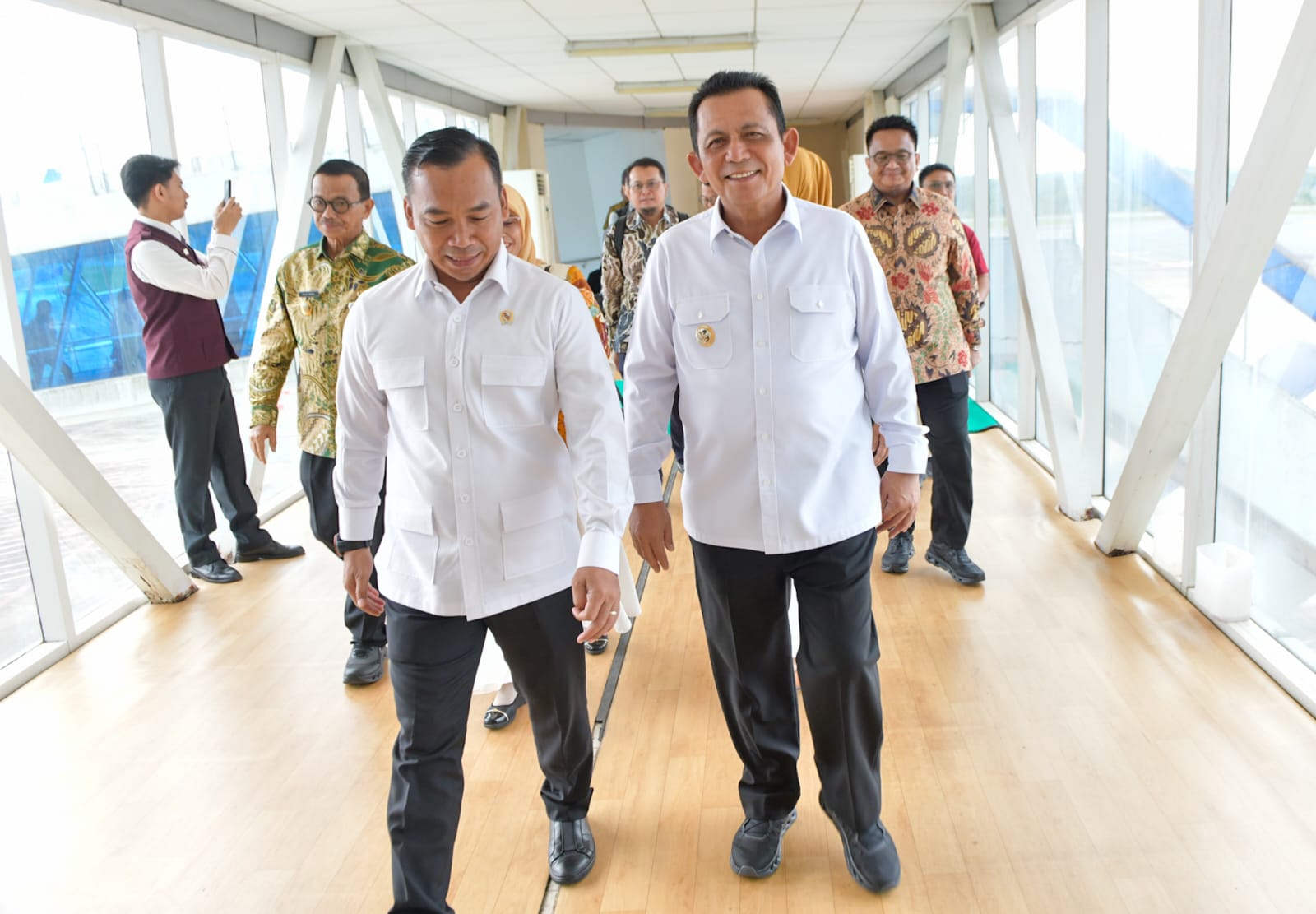 Menteri Wihaji dan Gubernur Ansar Tinjau Pelayanan KB Gratis di Puskesmas Batu X
