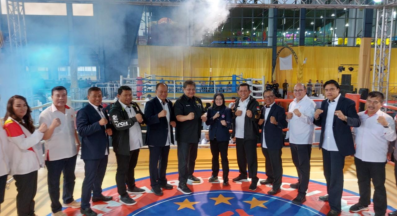Gubernur Ansar Dampingi Menko Perekonomian Buka Kejurnas IV Kickboxing Indonesia