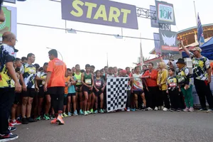 Gubernur Ansar Lepas Tanjungpinang Running Tour, Diikuti 1000 Pelari Dari Dalam dan Luar Negeri