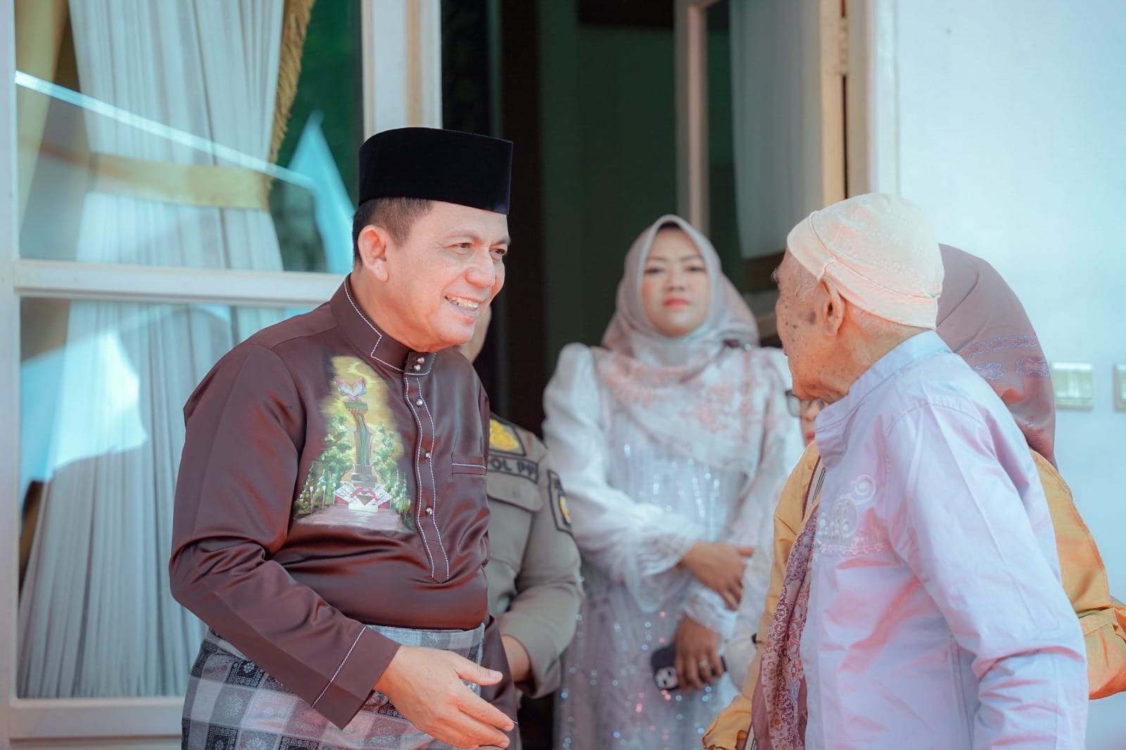 Open House Idul Fitri Hari ke-2, Gubernur Ansar Sambut Hangat Warga Kepri di Gedung Daerah