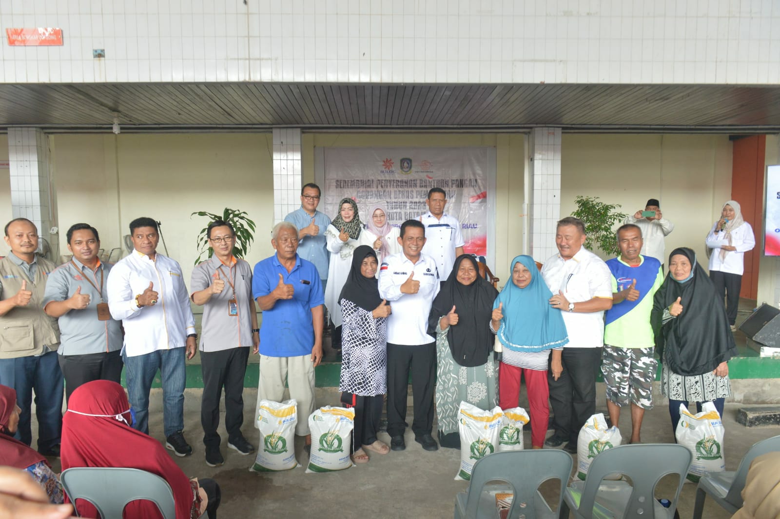 2.621 KK Warga Lubuk Baja,  Bengkong dan Batu Ampar Batam Terima Bantuan Beras 10 Kg