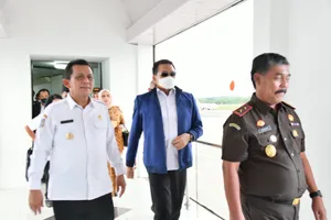 Gubernur Ansar Sambut Kedatangan Jaksa Agung RI di Bandara Hang Nadim Batam