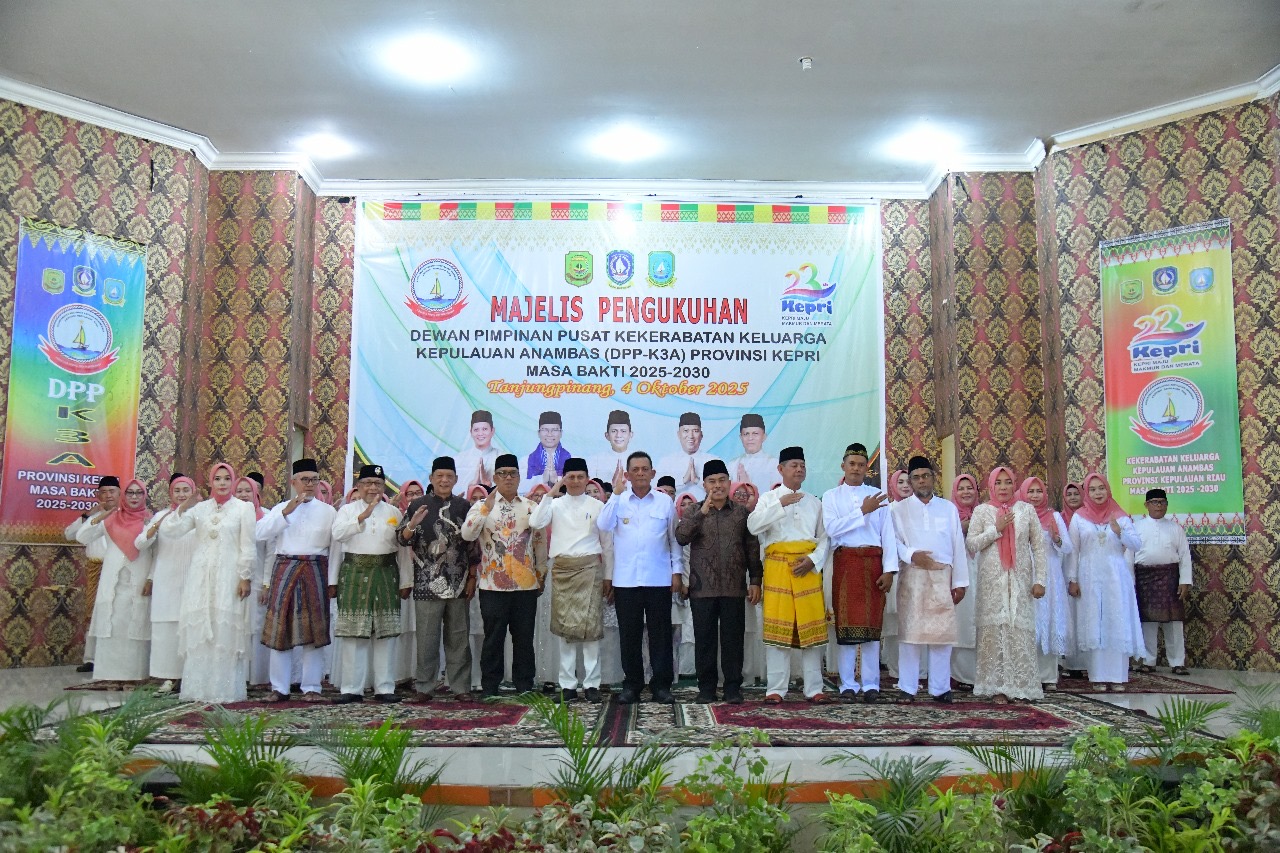 Gubernur Ansar Kukuhkan Azwandi Sebagai Ketua DPP-K3A Kepri Periode 2025-2030