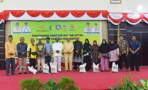Gubernur Kepri Serahkan Beras Bantuan Pangan Pemerintah Tahap-II Untuk 535 KPM di Karimun