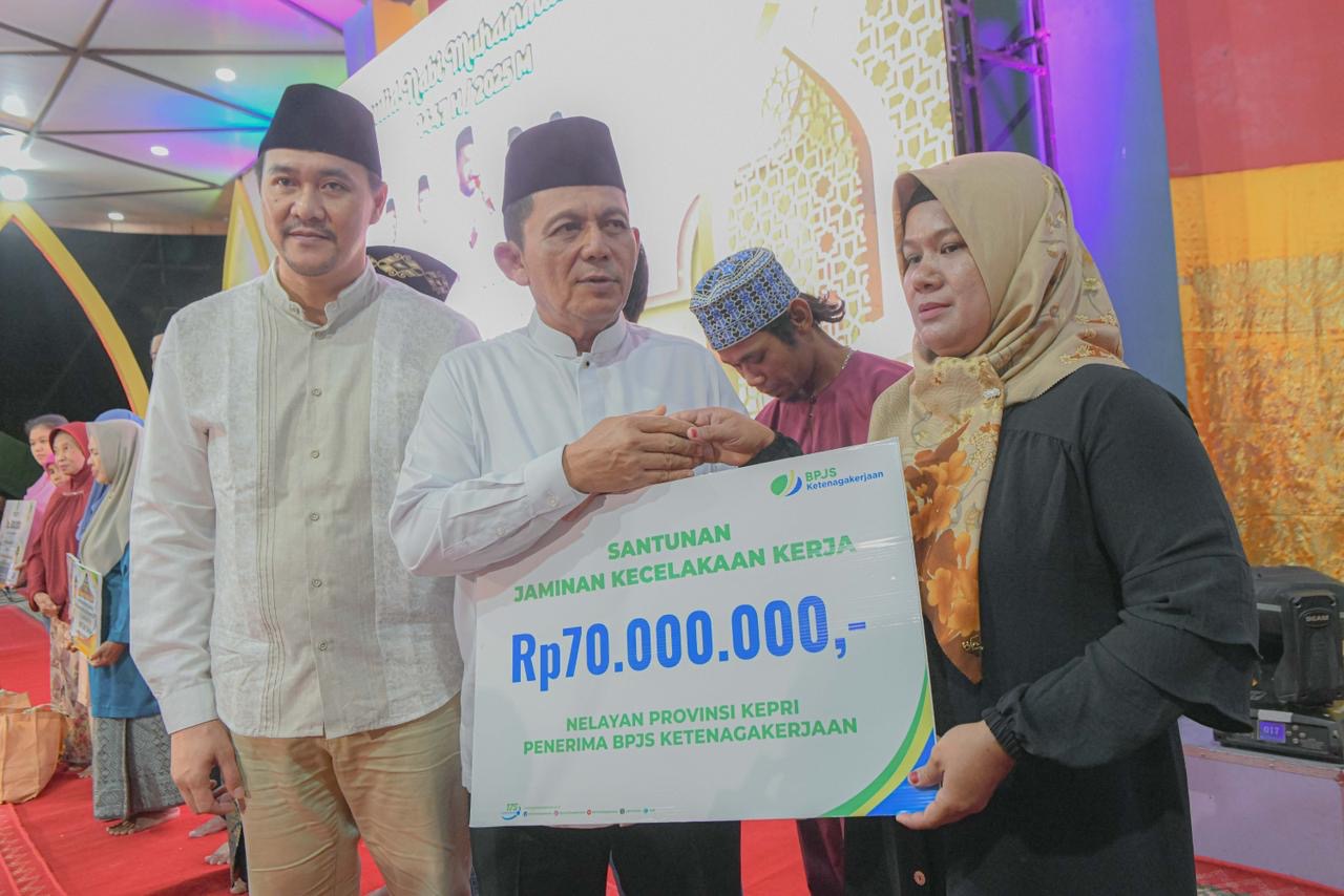 Gubernur Ansar Ajak Masyarakat Karimun Teladani Akhlak Rasulullah dalam Tabligh Akbar Peringatan Maulid Nabi