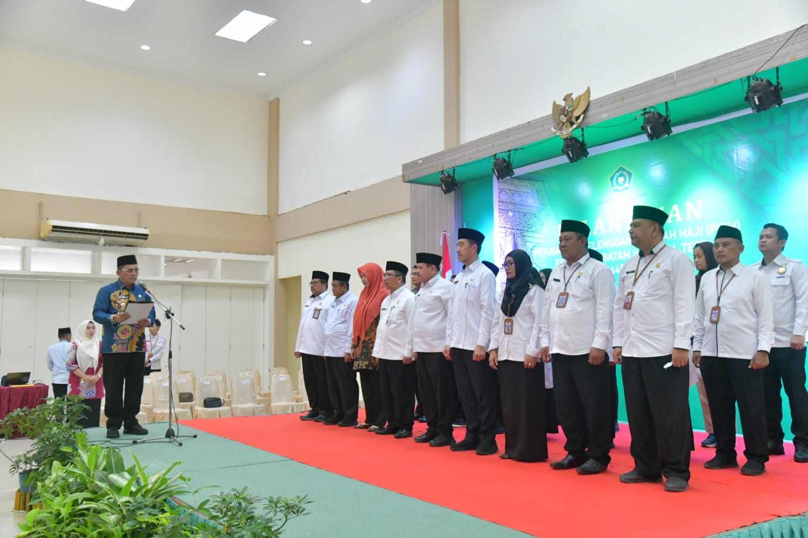 Gubernur Kepri Lantik PPIH Embarkasi Batam, Tekankan Pelayanan Prima Jamaah Haji