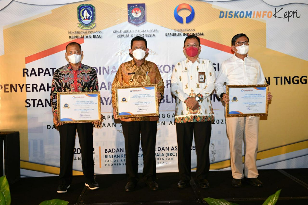 Gubernur Ansar Terima Penghargaan dari Ombudsman, Predikat Kepatuhan Tinggi Standar Pelayanan Publik 