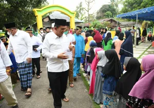 Safari Ramadhan ke Pangkil, Gubernur Ansar Salurkan Dana Zakat dan Bantuan Masker