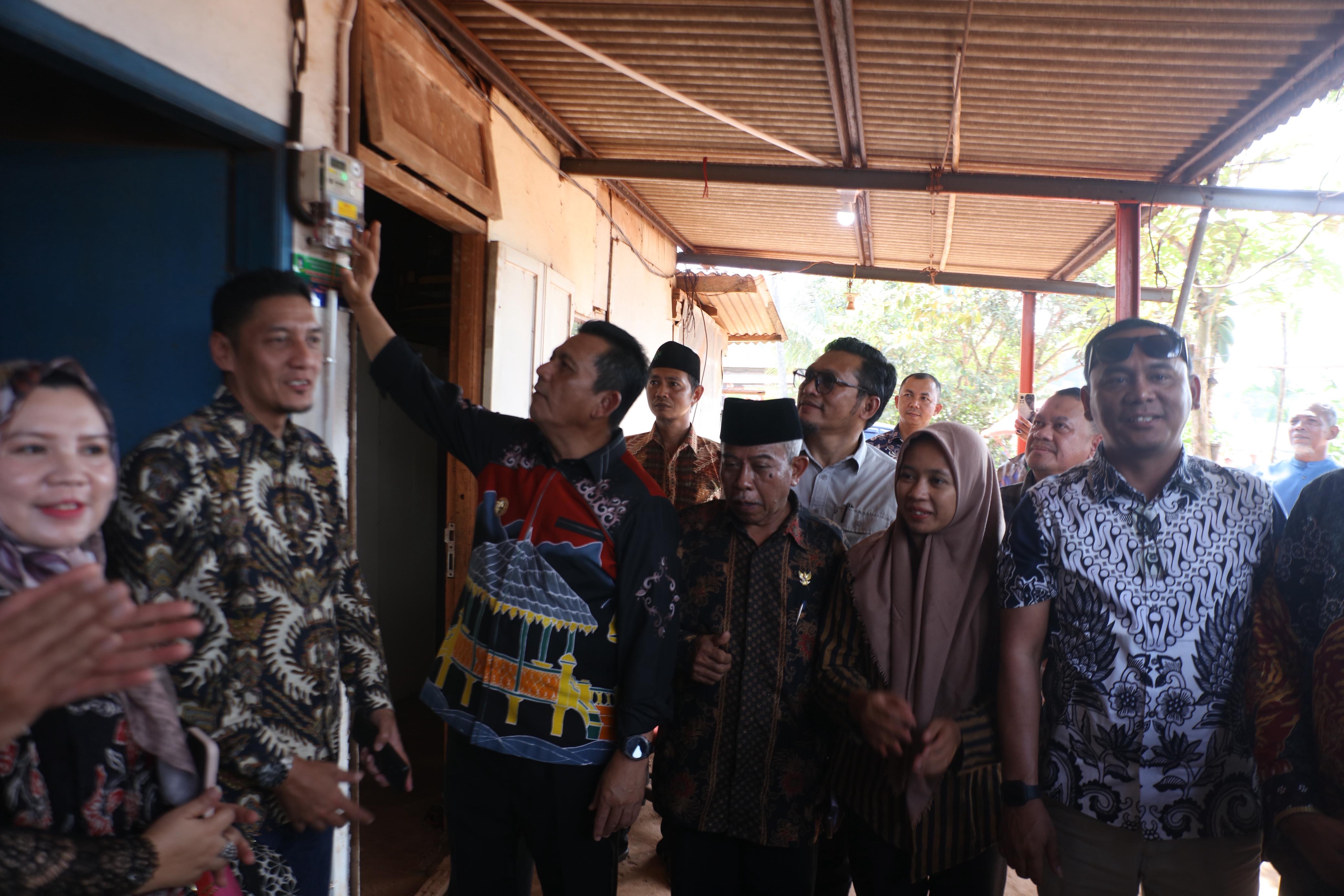 Program Kepri Terang Hadir di Kampung Tembesi Sidomulyo, Gubernur Ansar Resmikan Listrik 24 Jam